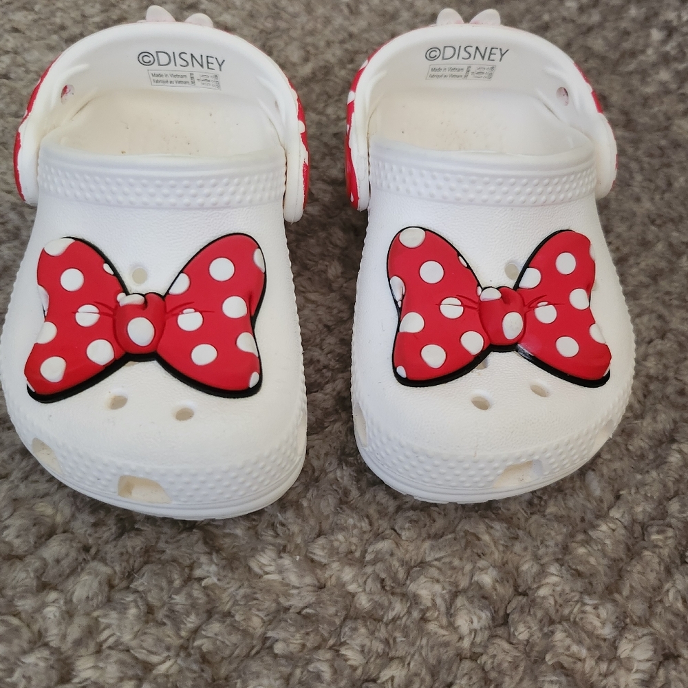 2pr Crocs